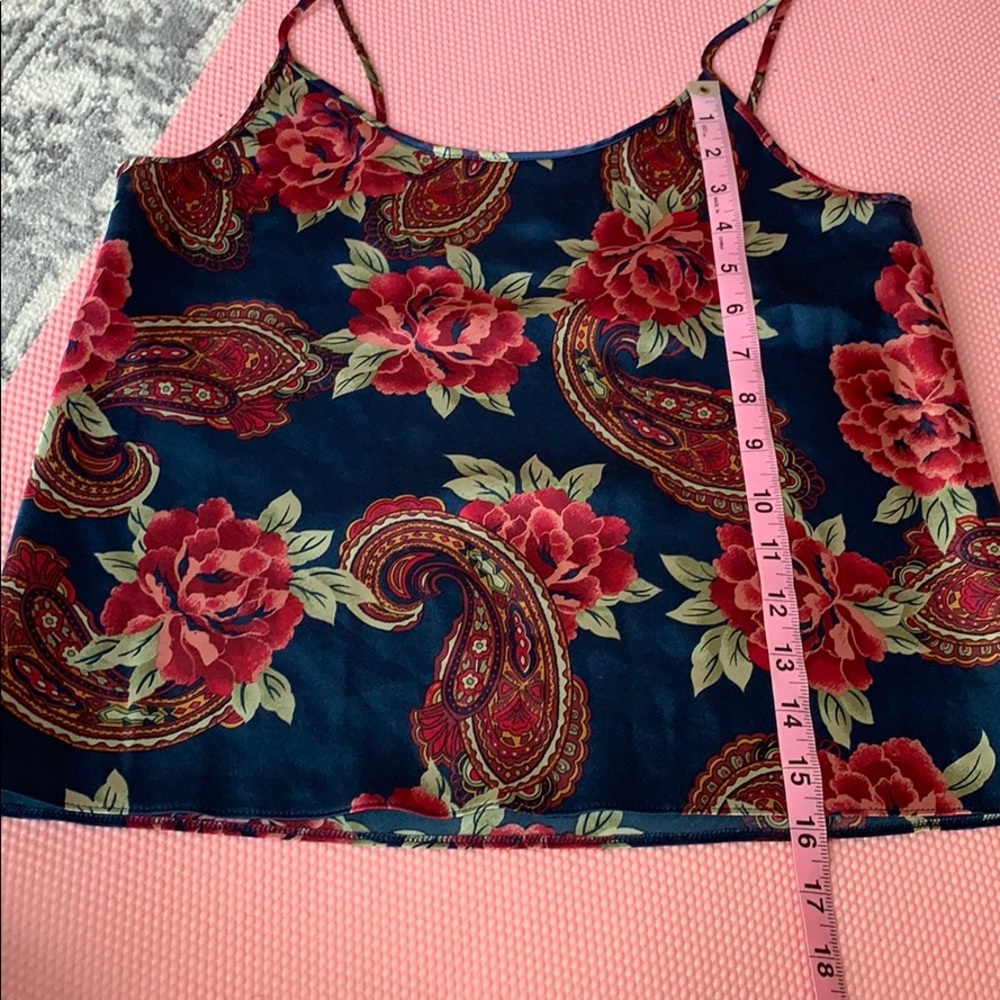 🌵3/$20 Floral Satin Top. A1 - Picture 6 of 7